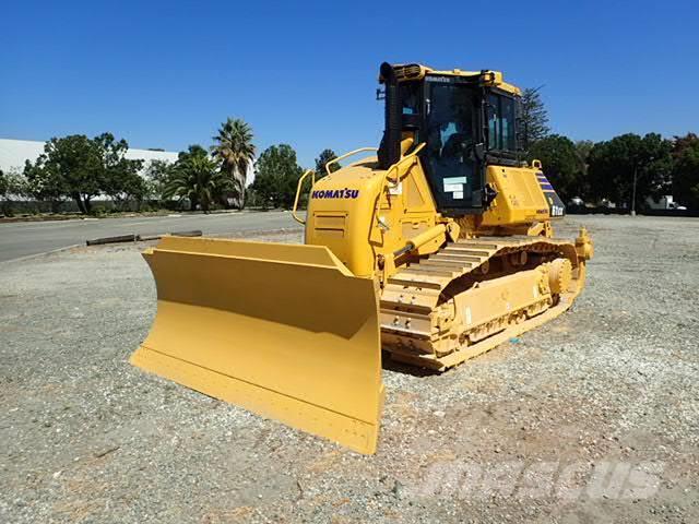 Komatsu D61EX-24 Buldozer sobre oruga