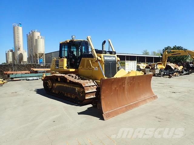 Komatsu D65PX-18 Buldozer sobre oruga