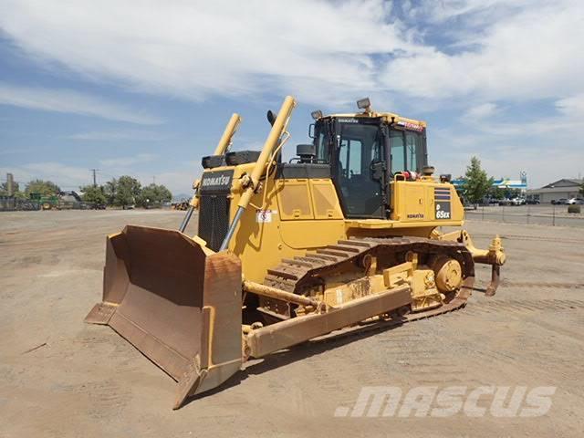 Komatsu D65EX-18 Buldozer sobre oruga