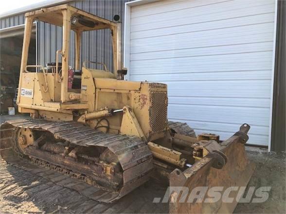 CAT D3B Buldozer sobre oruga