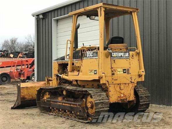 CAT D3C Buldozer sobre oruga