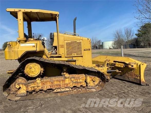 CAT D5N Buldozer sobre oruga