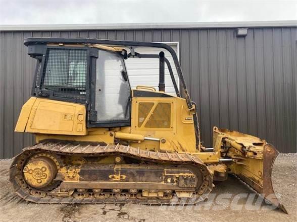 CAT D6K Buldozer sobre oruga