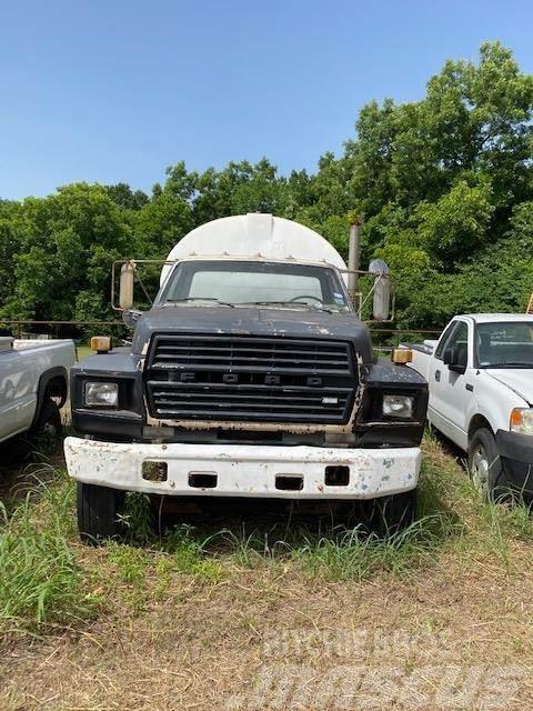 Ford F800 Camiones cisternas