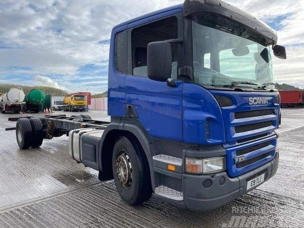 Scania P 230 Camiones con chasís y cabina