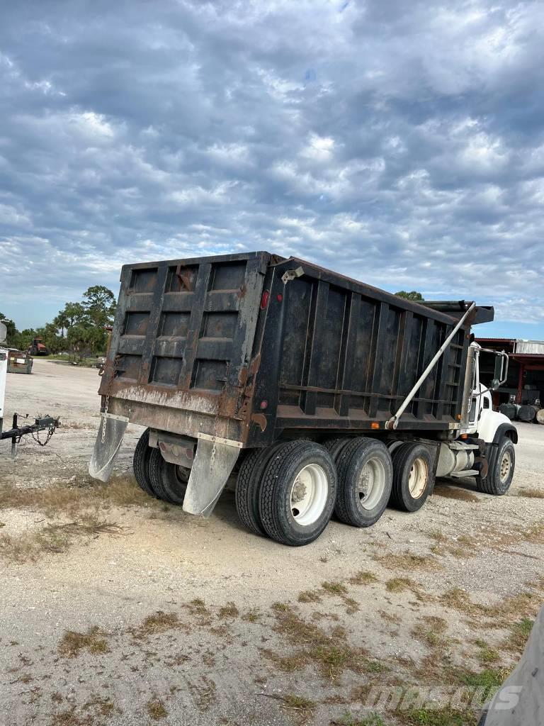 Mack Granite Bañeras basculantes usadas