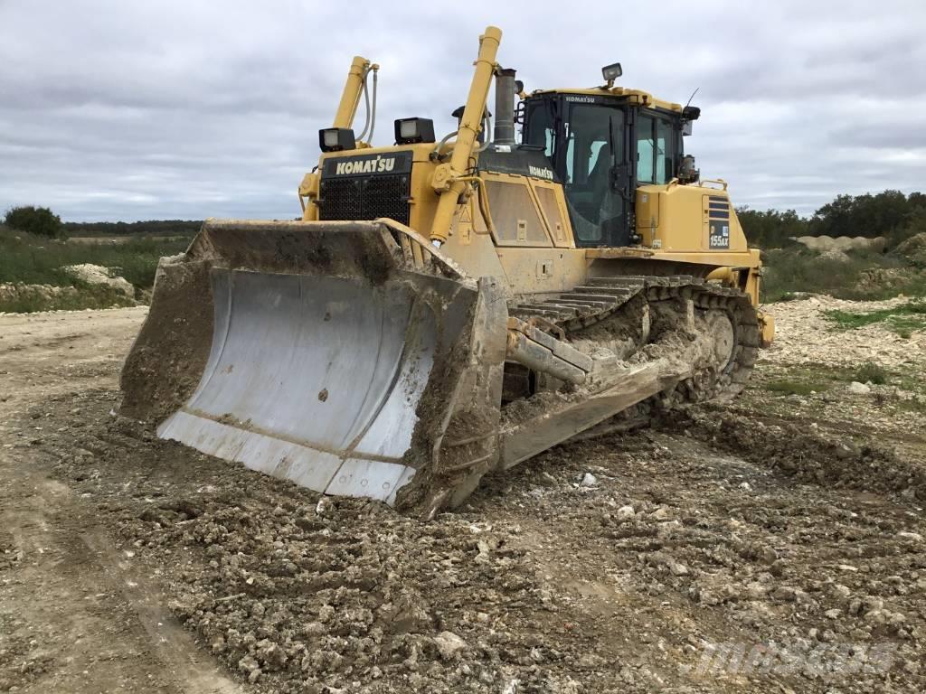 Komatsu D155AX-8 Buldozer sobre oruga