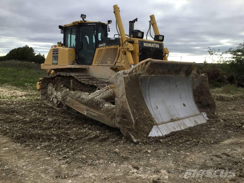 Komatsu D155AX-8 Buldozer sobre oruga