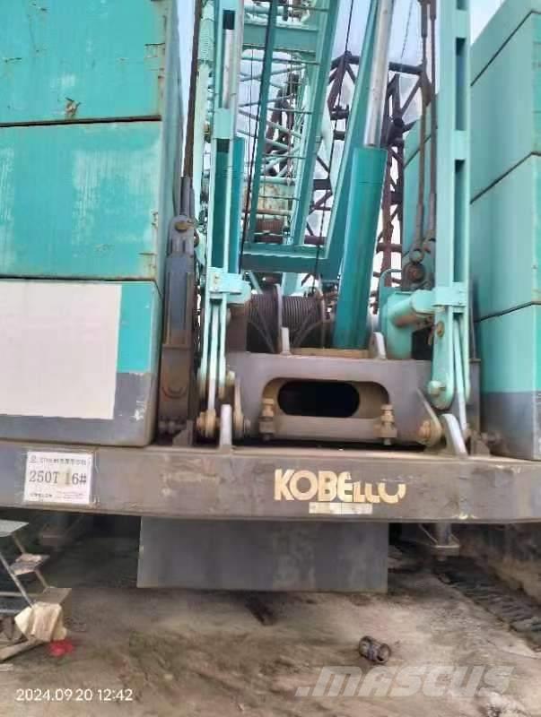 Kobelco CKE 2500 Grúas de oruga