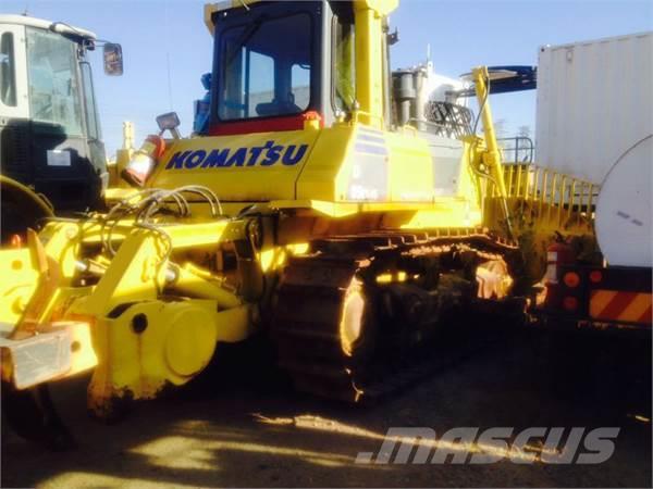 Komatsu D85EX-15 Buldozer sobre oruga