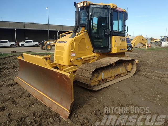 Komatsu D37PX-24 Buldozer sobre oruga