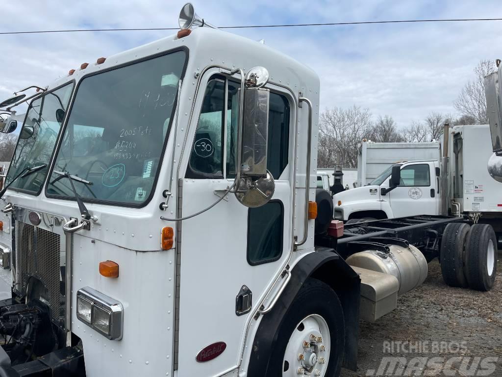 Peterbilt 320 Camiones con chasís y cabina