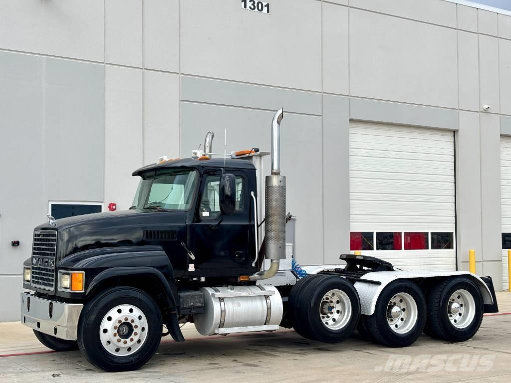 Mack CHN 613 Camiones tractor