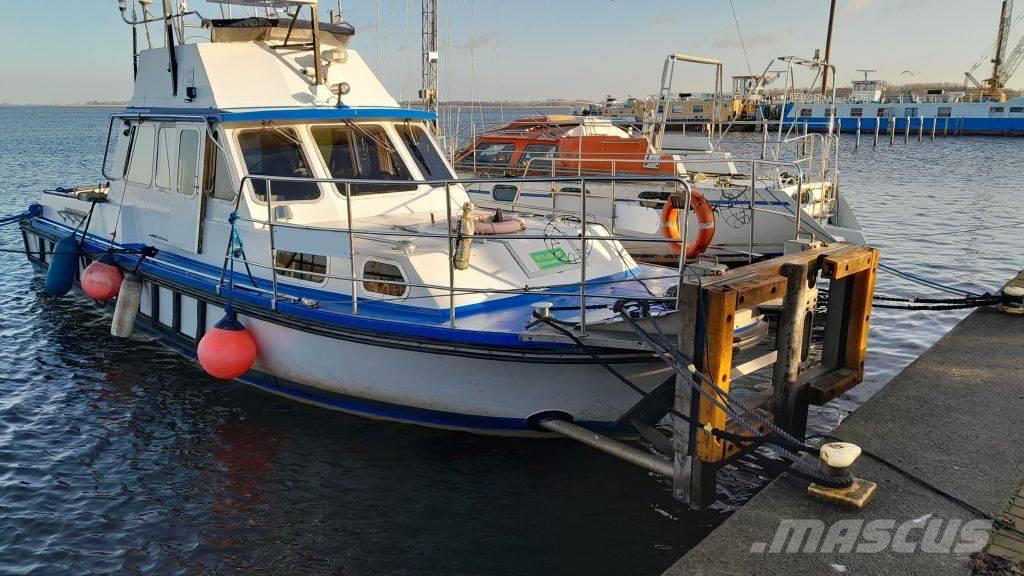  Łódź motorowo-robocza Barcos / barcazas de carga