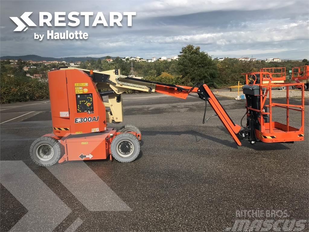 JLG E300 AJ Plataformas con brazo de elevación manual