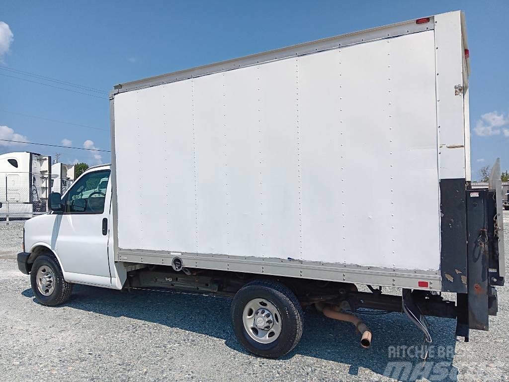 Chevrolet Express 3500 Camiones con caja de remolque