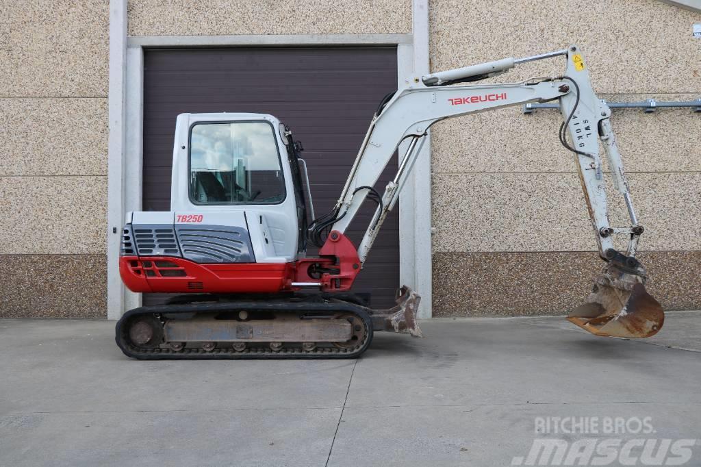 Takeuchi TB 250 Miniexcavadoras