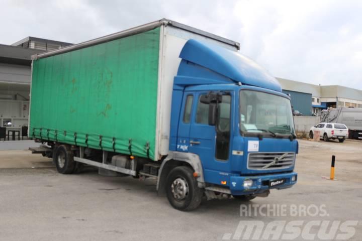 Volvo FL220 Camiones con caja de remolque