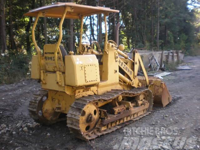 Mitsubishi BS3F Buldozer sobre oruga