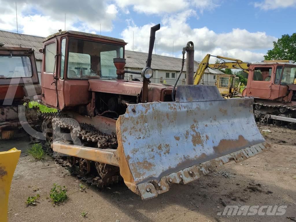  DT 75 Buldozer sobre oruga