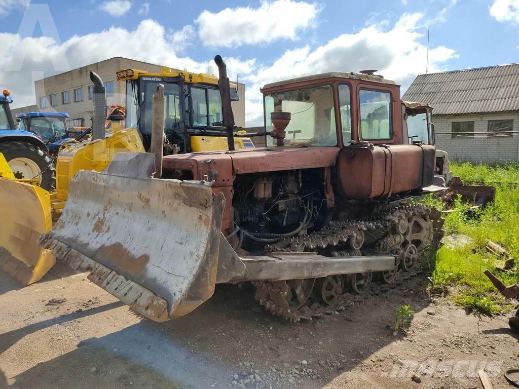  DT 75 Buldozer sobre oruga