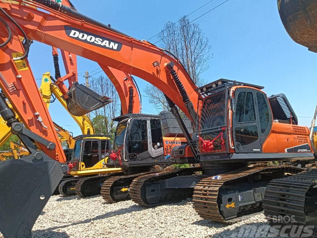 Doosan DX 225 Excavadoras sobre orugas