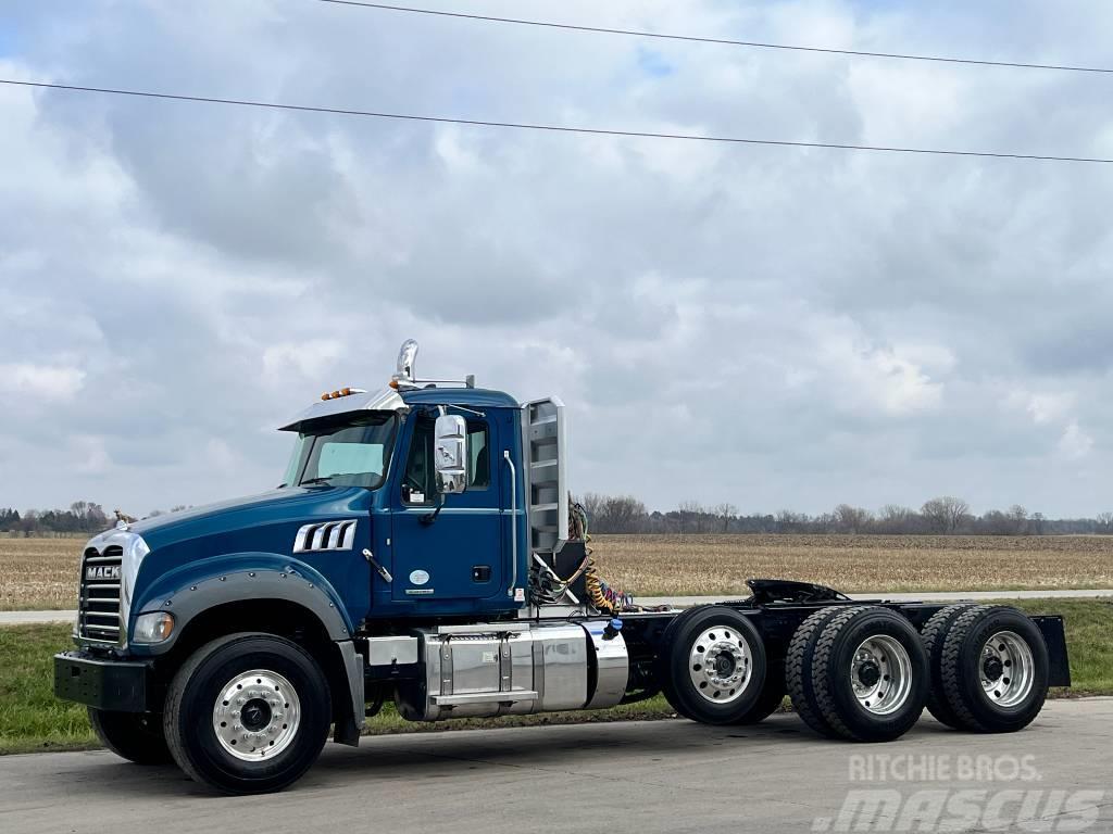 Mack Granite Bañeras basculantes usadas