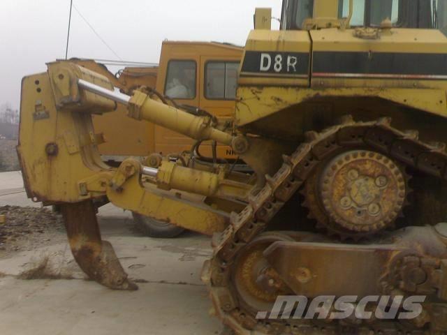 CAT D8R Buldozer sobre oruga