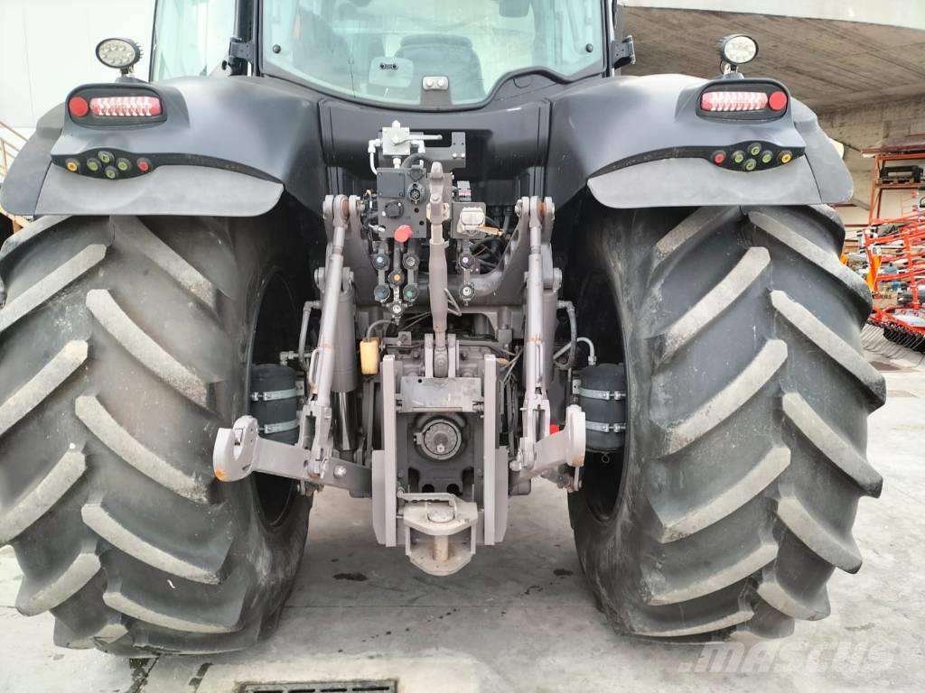 CLAAS Axion 810 Tractores