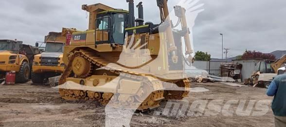 CAT D8T Buldozer sobre oruga