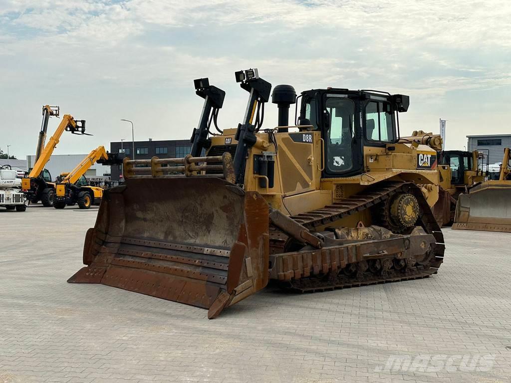 CAT D8R Buldozer sobre oruga