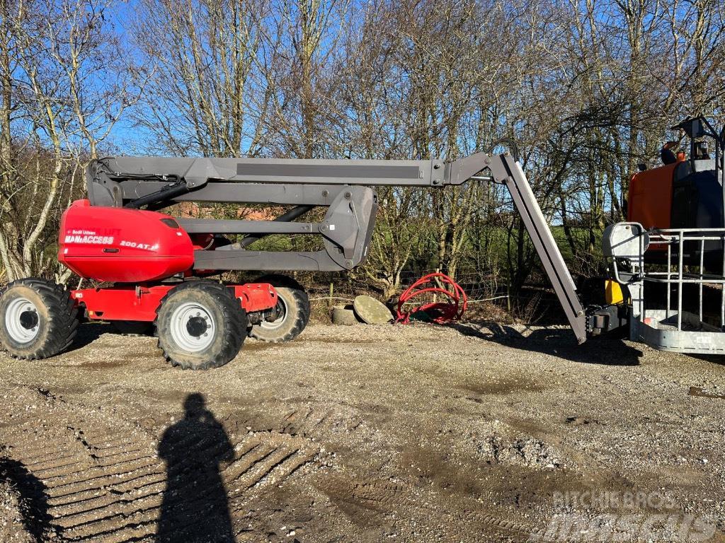 Manitou 200 ATJ Plataformas con brazo de elevación manual