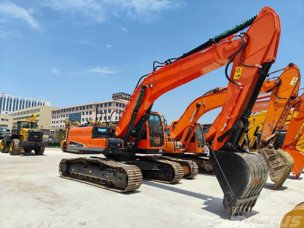 Doosan DX 225 Excavadoras sobre orugas