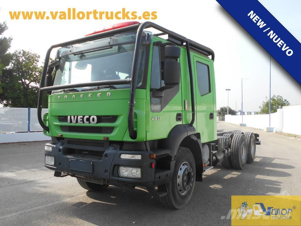 Iveco Trakker 420 Camiones con chasís y cabina