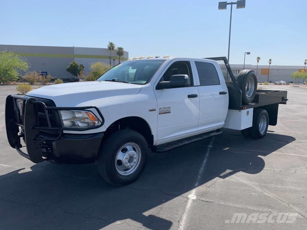 RAM 3500 TRADESMAN Camiones de cama baja