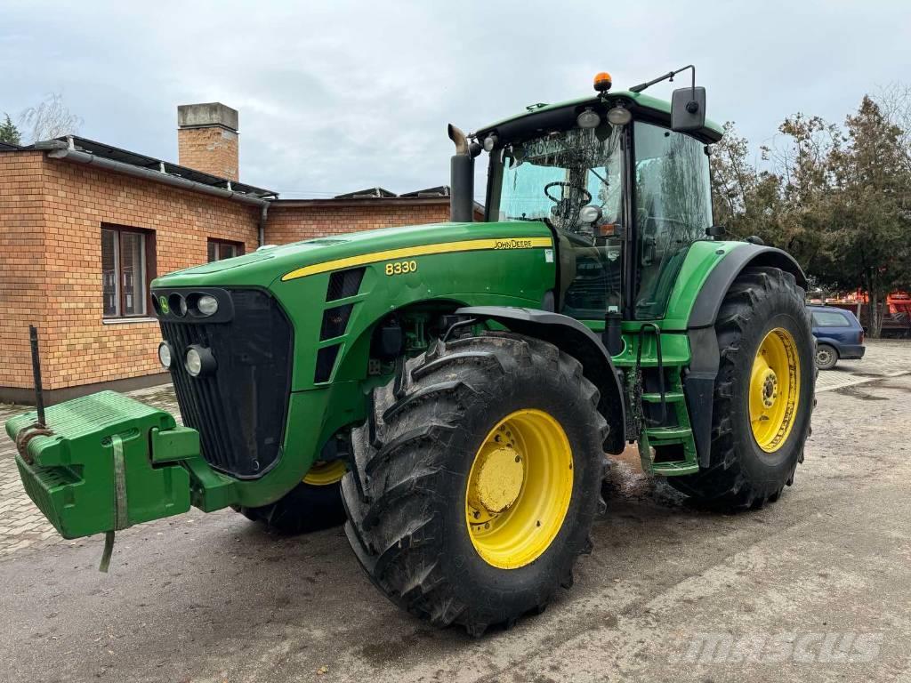 John Deere 8330 Tractores