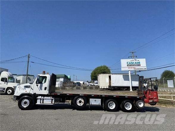 Freightliner 114SD Camiones de cama baja