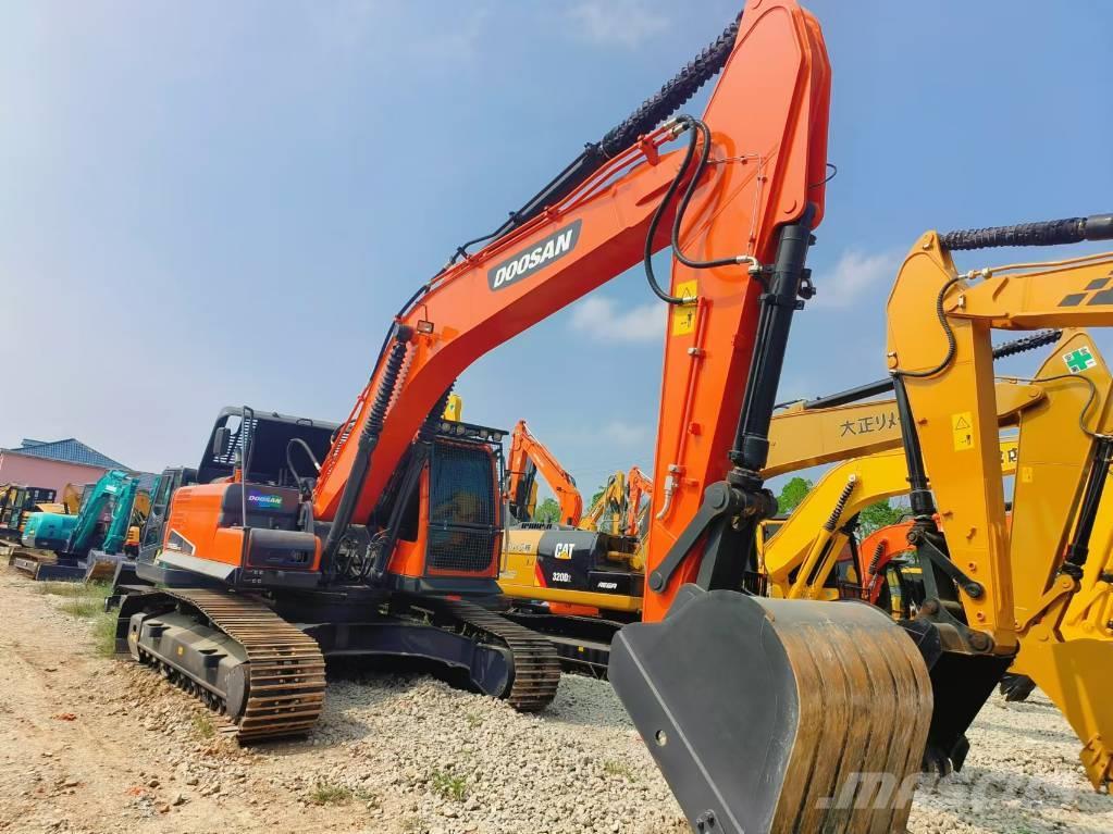 Doosan DX 225 Excavadoras sobre orugas