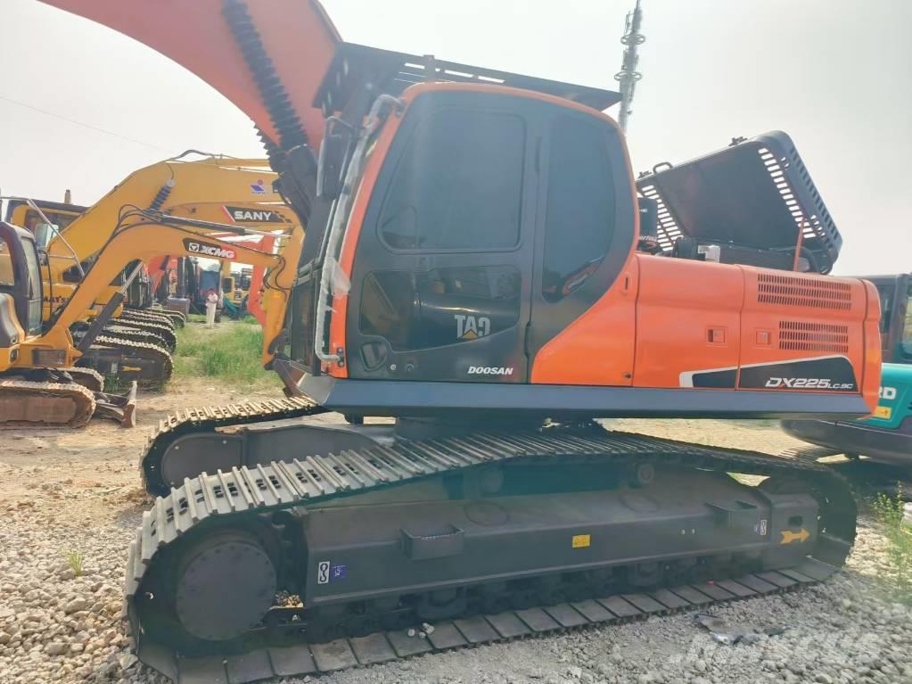 Doosan DX 225 Excavadoras sobre orugas