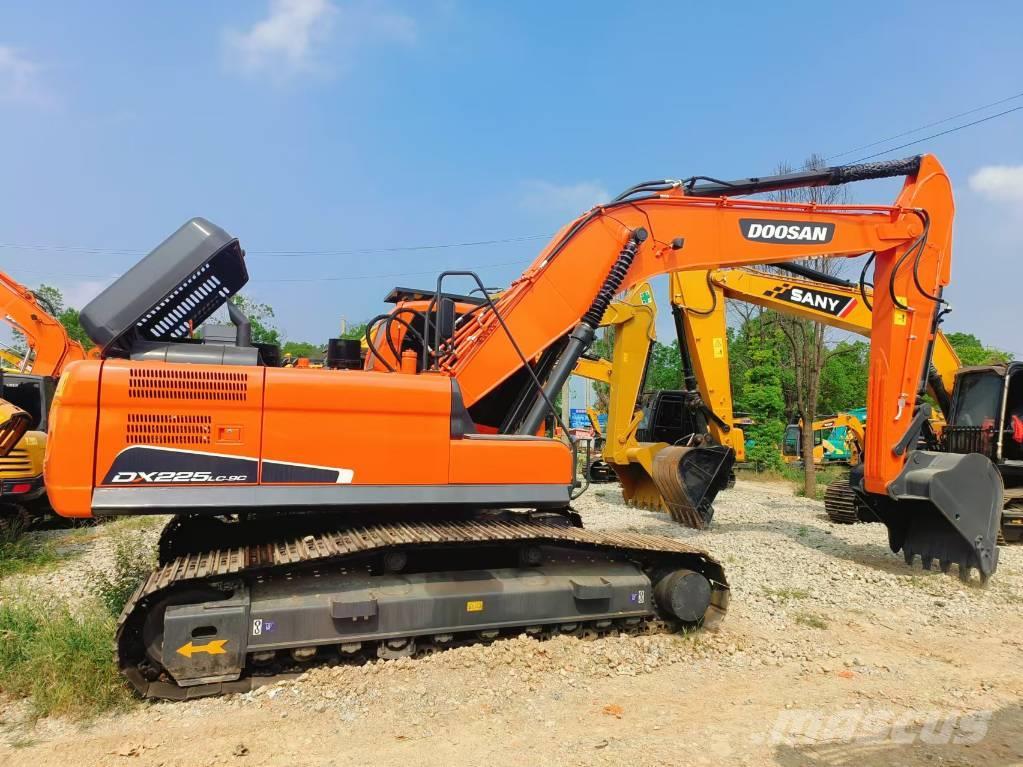 Doosan DX 225 Excavadoras sobre orugas