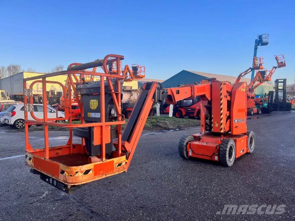 JLG E300AJP Plataformas con brazo de elevación manual