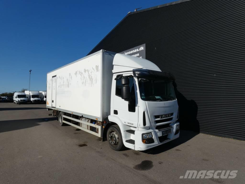 Iveco 120E 25 Camiones con caja de remolque