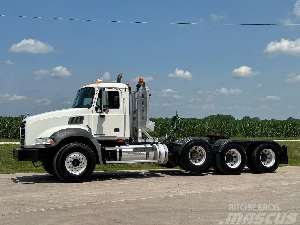 Mack Granite Bañeras basculantes usadas