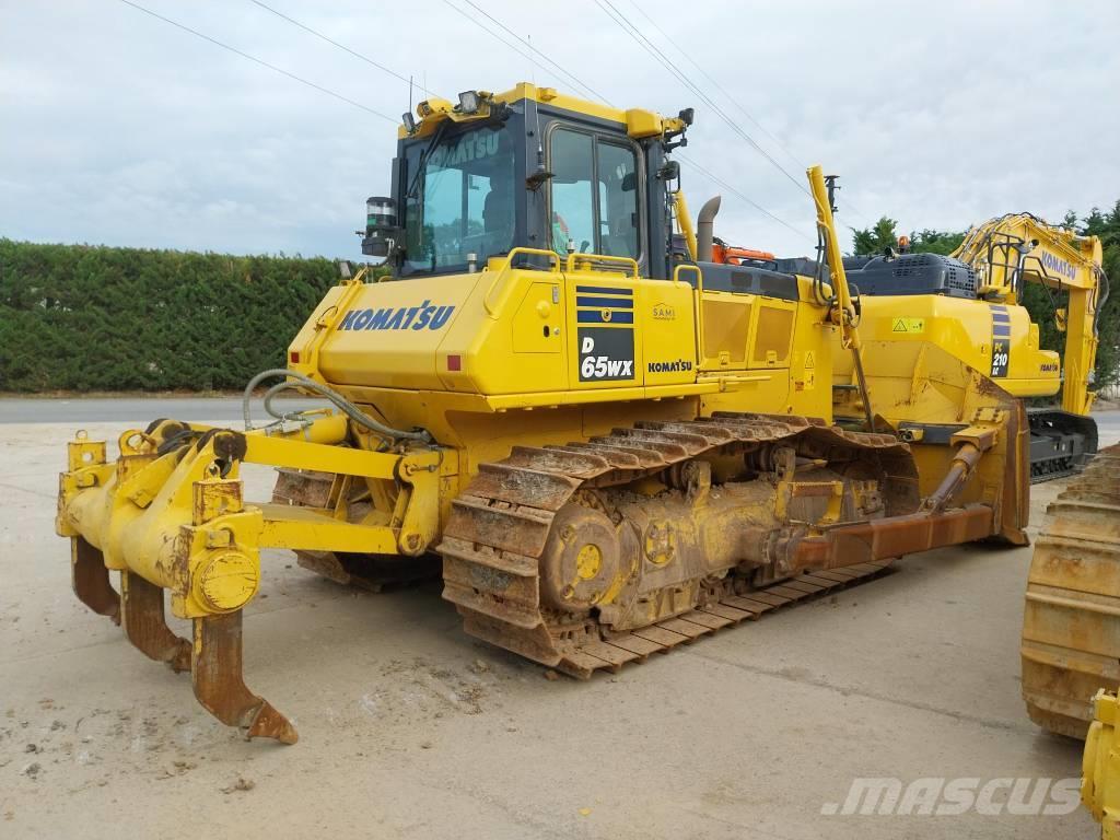 Komatsu D65WX-18 Buldozer sobre oruga