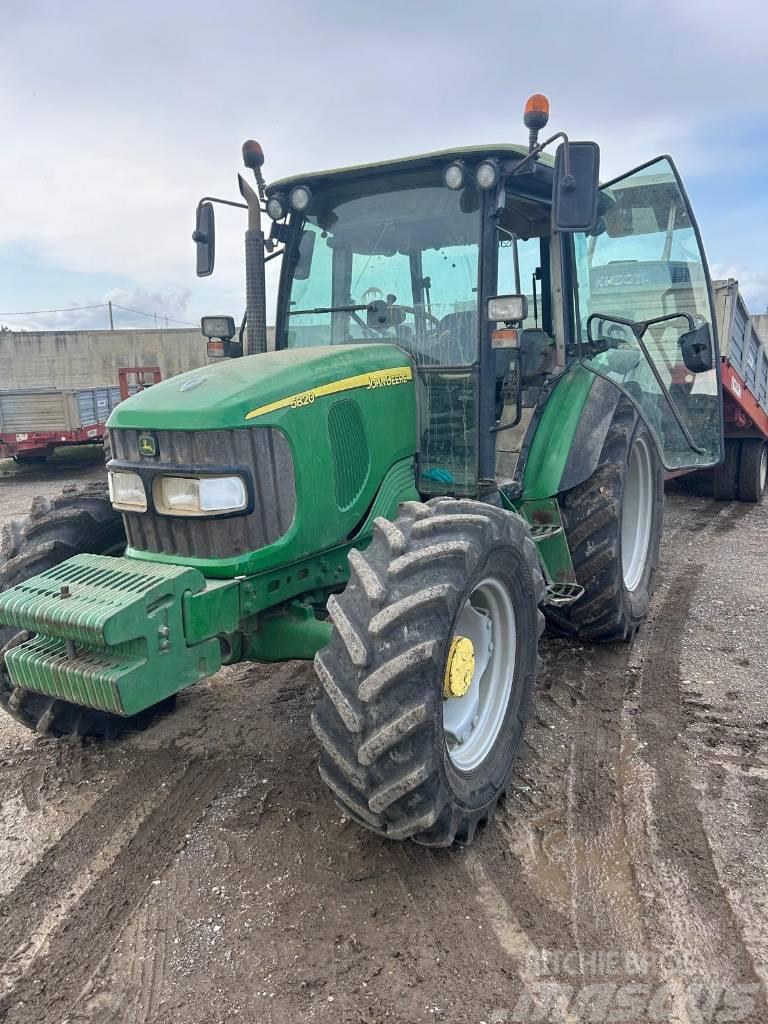 John Deere 5820 Tractores