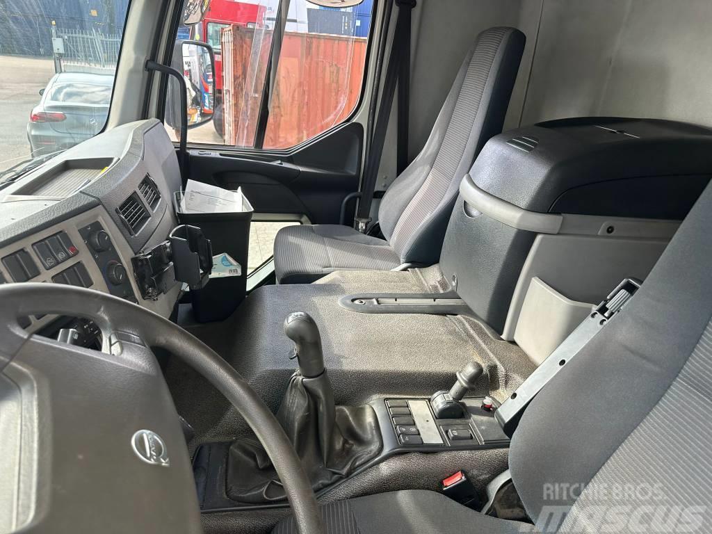 Volvo FE 300 Camiones con chasís y cabina