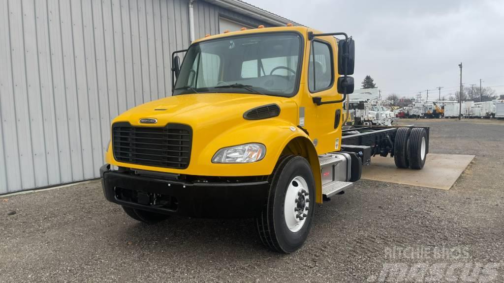 Freightliner M2 Camiones con chasís y cabina