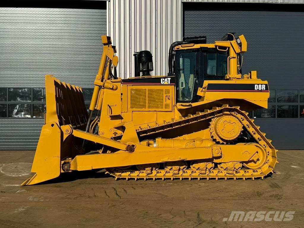 CAT D8R Buldozer sobre oruga