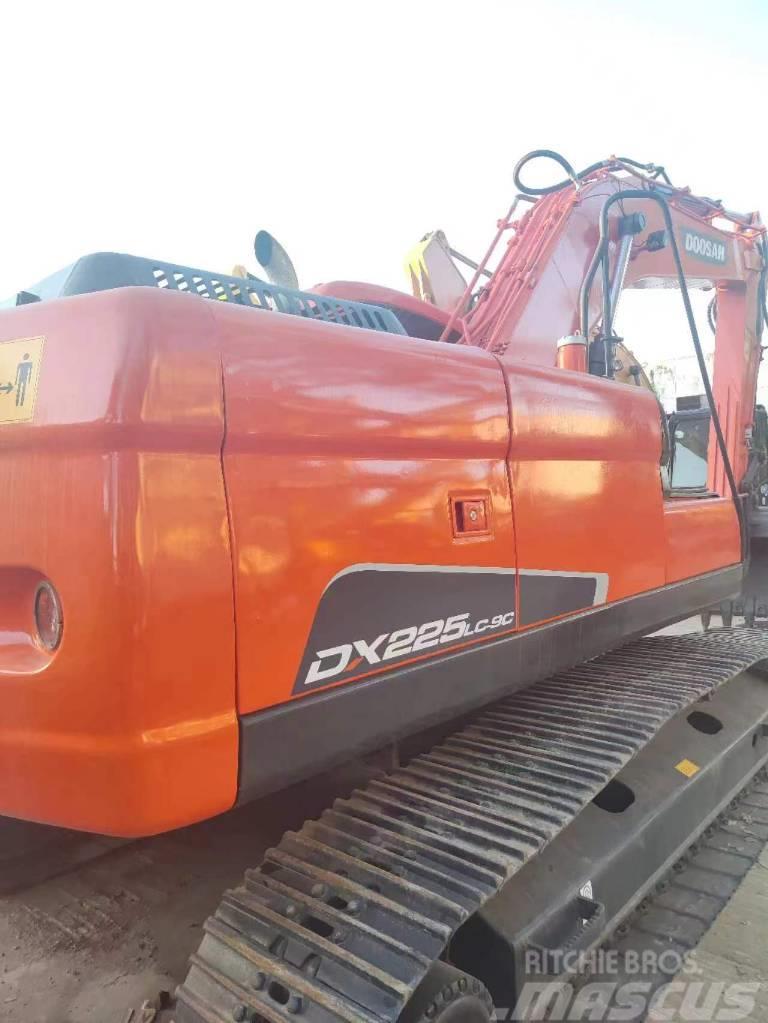 Doosan DX 225 Excavadoras sobre orugas