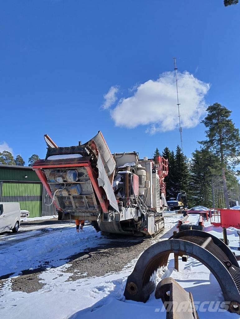 Sandvik UH450e Trituradoras